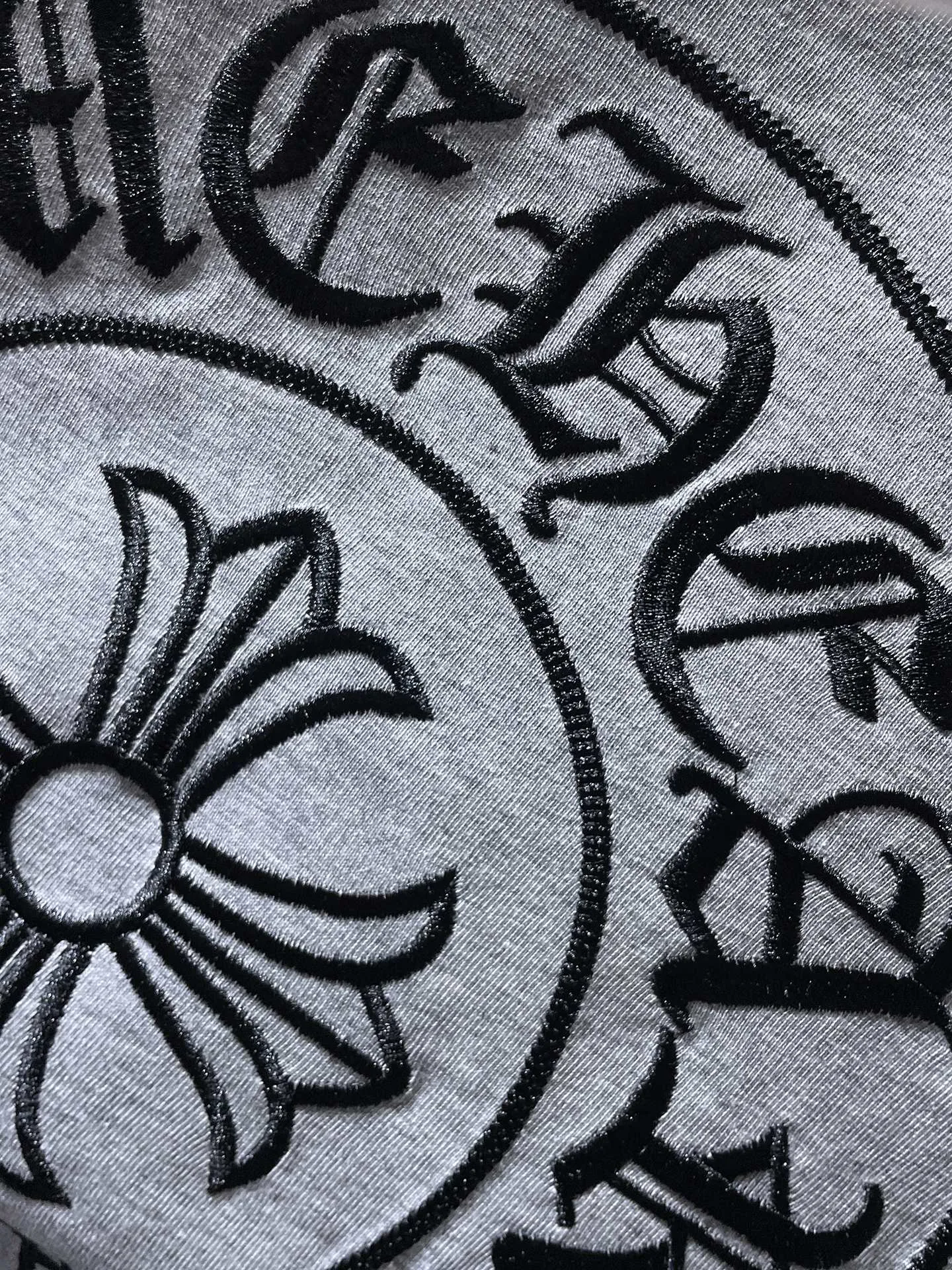 P176 Chrome Hearts 🍁Long T Series🍁 High-weight, environmentally friendly and high-quality top-quality fabrics Chrome Sanskrit embroidered letters black and gray color-blocking raglan long-sleeved T. Counter synchronization 1:1 replica version Recommended color: black and gray color-blocking Size: S, M, L, XL
